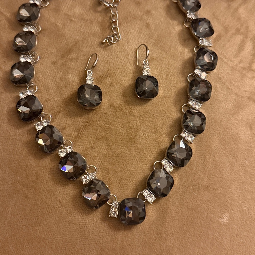 New Sabika Like Charcoal Grey and Clear Swarovski Crystal Jewelry Set - Picture 2 of 4